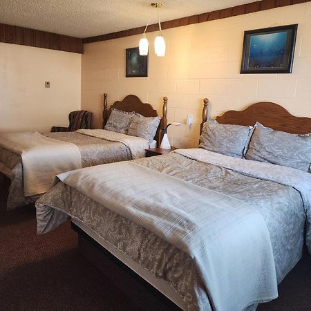 Foremost Cedar Villa Motel מראה חיצוני תמונה